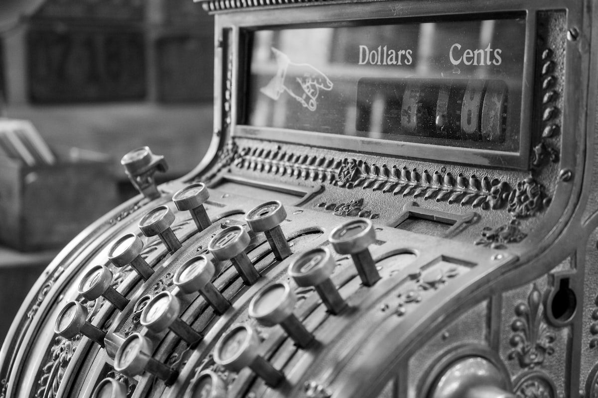 Cloud POS vs Traditional Cash Register: Which Is Better?